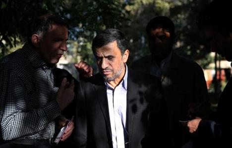 آسوشیتدپرس:احمدی‌‌نژاد وارد می‌شود + عکس