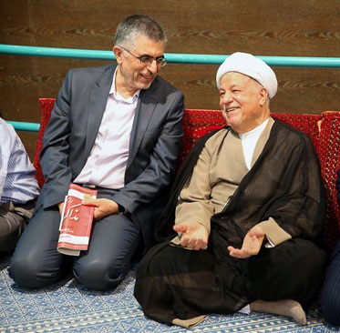مجرم اقتصادی در کنار هاشمی رفسنجانی!+عکس