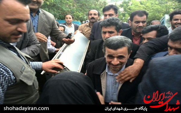 عکس/ سفر احمدی نژاد به شهرکرد