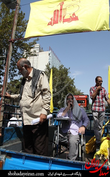 تجمع اعتراض آمیز نسبت به باز شدن سفرات انگلیس در ایران بعد از نماز جمعه