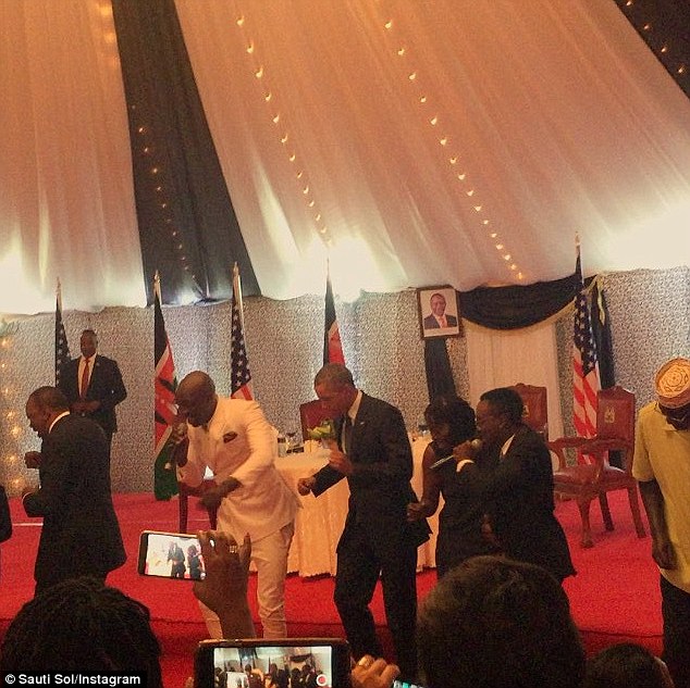 رقاصی اوباما این بار در کنیا + عکس