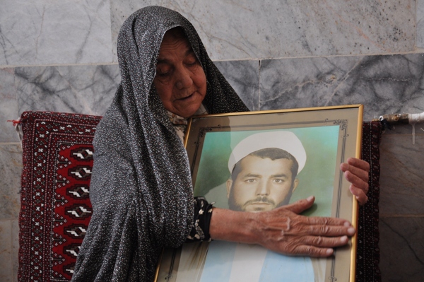 پایان ۳۳سال چشم انتظاری مادر روحانی شهید+عکس