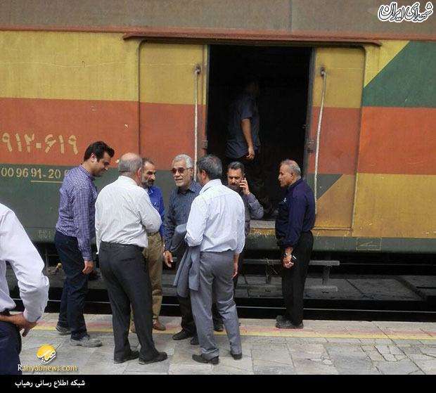 تابوت شهیدان در قطار فوق‌العاده اهواز - تهران