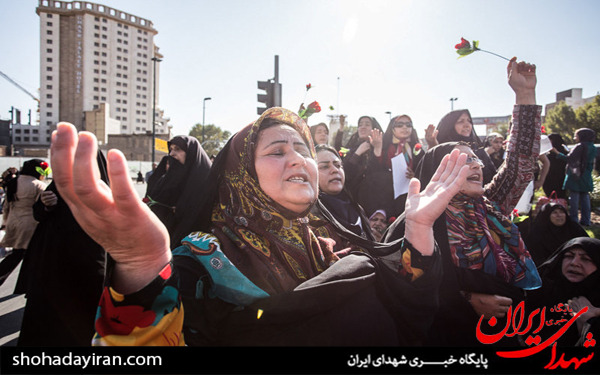 عکس/حرکت پیاده زائران به سمت حرم رضوی در روز زیارتی امام رضا (ع)