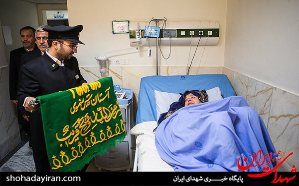 عکس/مراسم استقبال از پرچم متبرک و کاروان خادمان حرم مطهر رضوی در بیمارستان شهید مصطفی خمینی