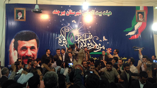 استقبال پرشور مردم بیرجند از دکتر احمدی نژاد +تصاویر