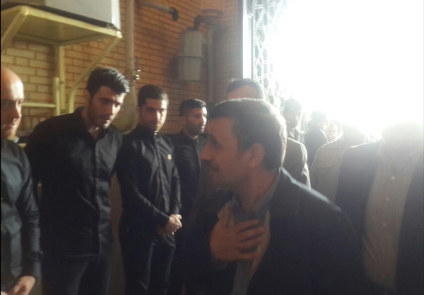 عکس/ احمدی‌نژاد در مراسم ختم هادی نوروزی