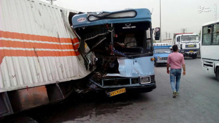 عکس/ تصادف مرگبار اتوبوس با کامیون
