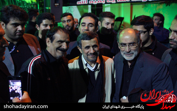 عکس/حضور دکتر احمدی نژاد در هیئت دارالشفاء میدان ۷۲