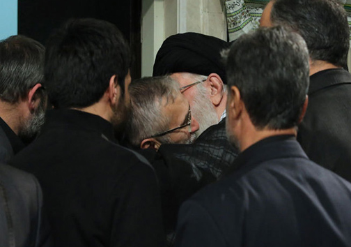 حاج منصور ارضی در آغوش رهبر انقلاب +عکس