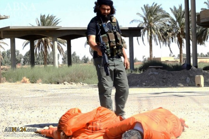 تیرباران دو مرد عراقی به دست داعش +عکس
