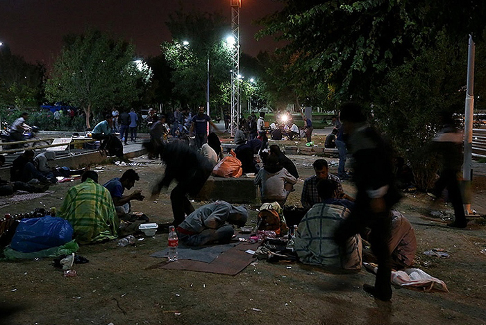 بزم شبانه معتادان در پارک‌های تهران + تصاویر