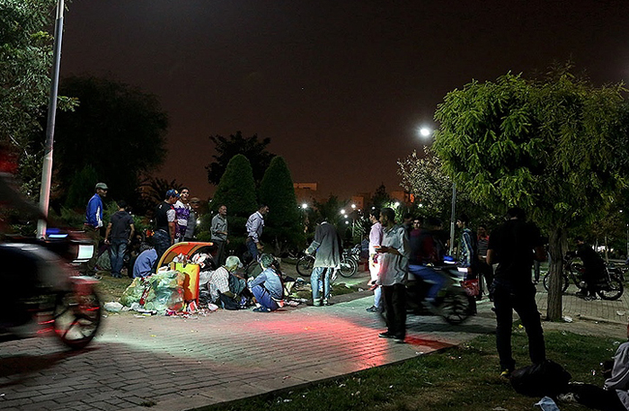 بزم شبانه معتادان در پارک‌های تهران + تصاویر