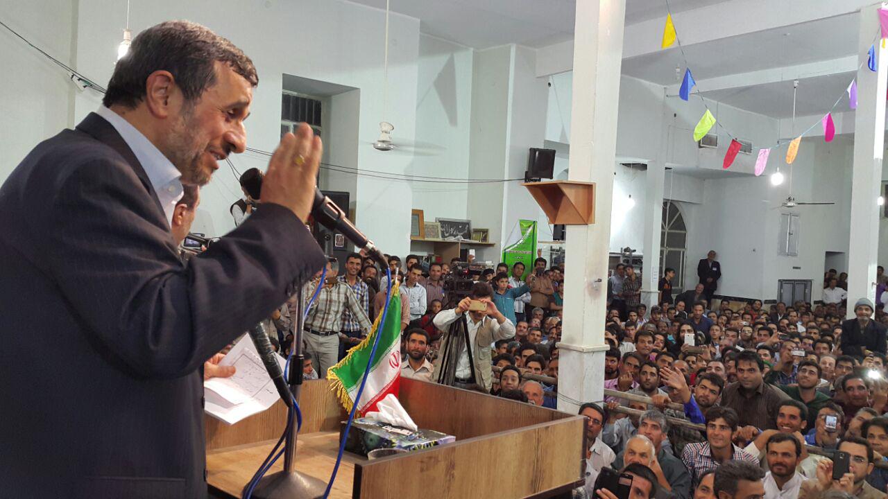 عکس/ سخنرانی احمدی نژاد در بیرجند