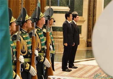 اسکورت نخست‌وزیر ژاپن بااسب +تصاویر