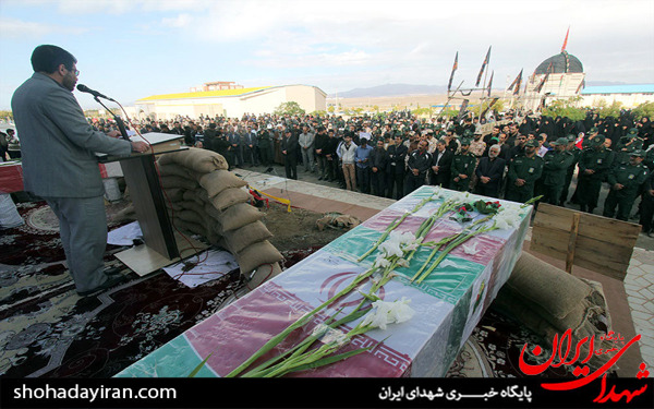 عکس/تشییع و خاکسپاری پیکر دو شهید گمنام در بیرجند