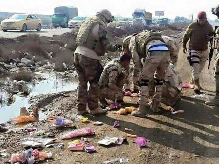 بمب‌های عروسکی در جاده بغداد - دیالی + عکس