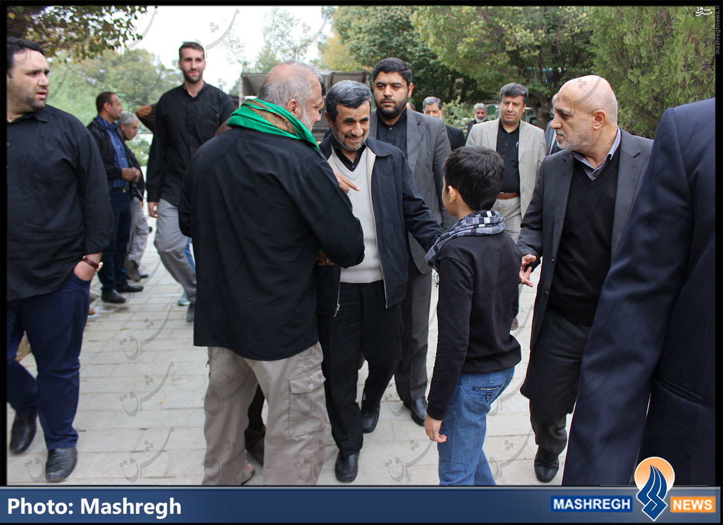 احمدی‌نژاد بر مزار شهید 