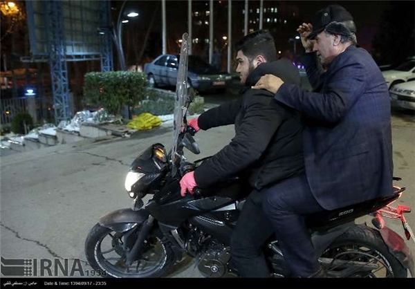 موتورسواری علی ربیعی در هوای سرد + عکس