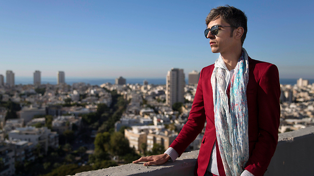 شاعر همجنس‌گرای ایرانی در اسرائیل + عکس