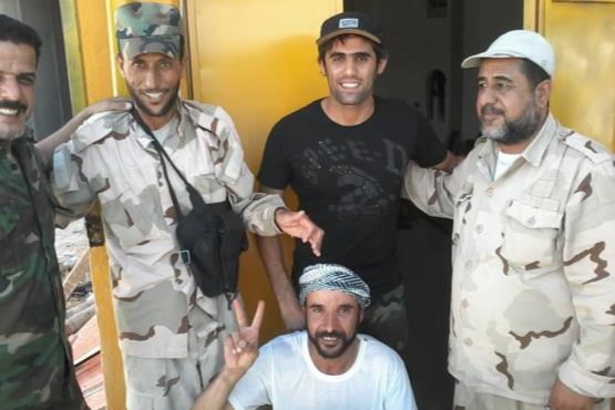 فوتبالیست معروف در جبهه نبرد علیه داعش+عکس