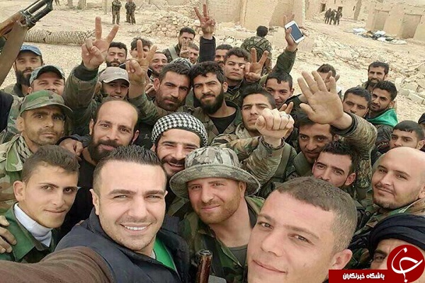 سلفی جالب مدافعان حرم در سوریه +عکس