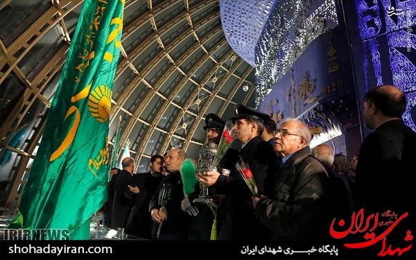 عکس/ اهتزاز پرچم حضرت عبدالعظیم حسنی بر فراز برج میلاد