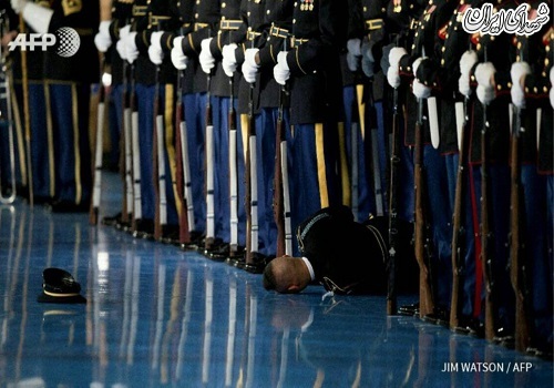 بیهوشی یک سرباز در خداحافظی اوباما+عکس