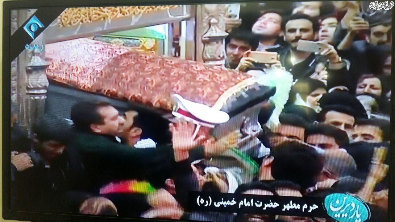 اقامه نماز بر پیکر  هاشمی توسط رهبر انقلاب/تدفین هاشمی در حرم امام (ره) + عکس