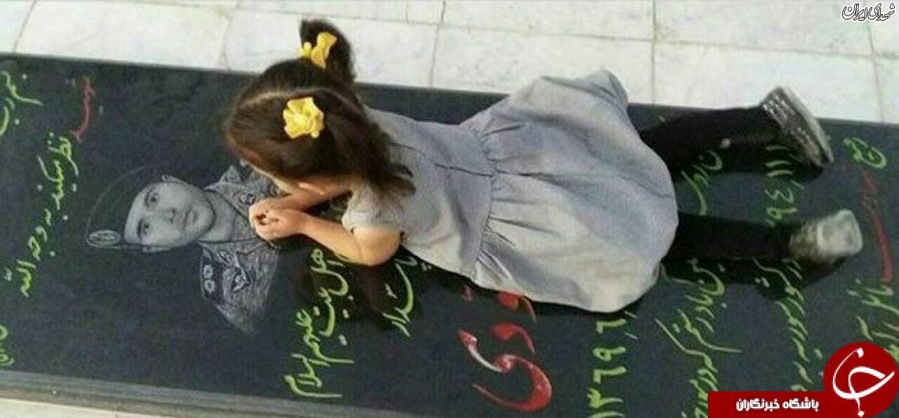 نجوای دختر 3 ساله با قبر پدر شهیدش +عکس