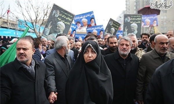خانواده هاشمی در راهپیمایی 22 بهمن+عکس