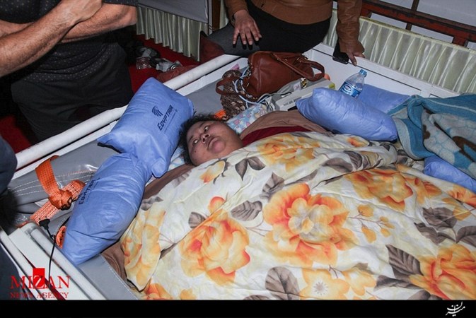انتقال زن ۵۰۰ کیلویی به بیمارستان با جرثقیل +عکس