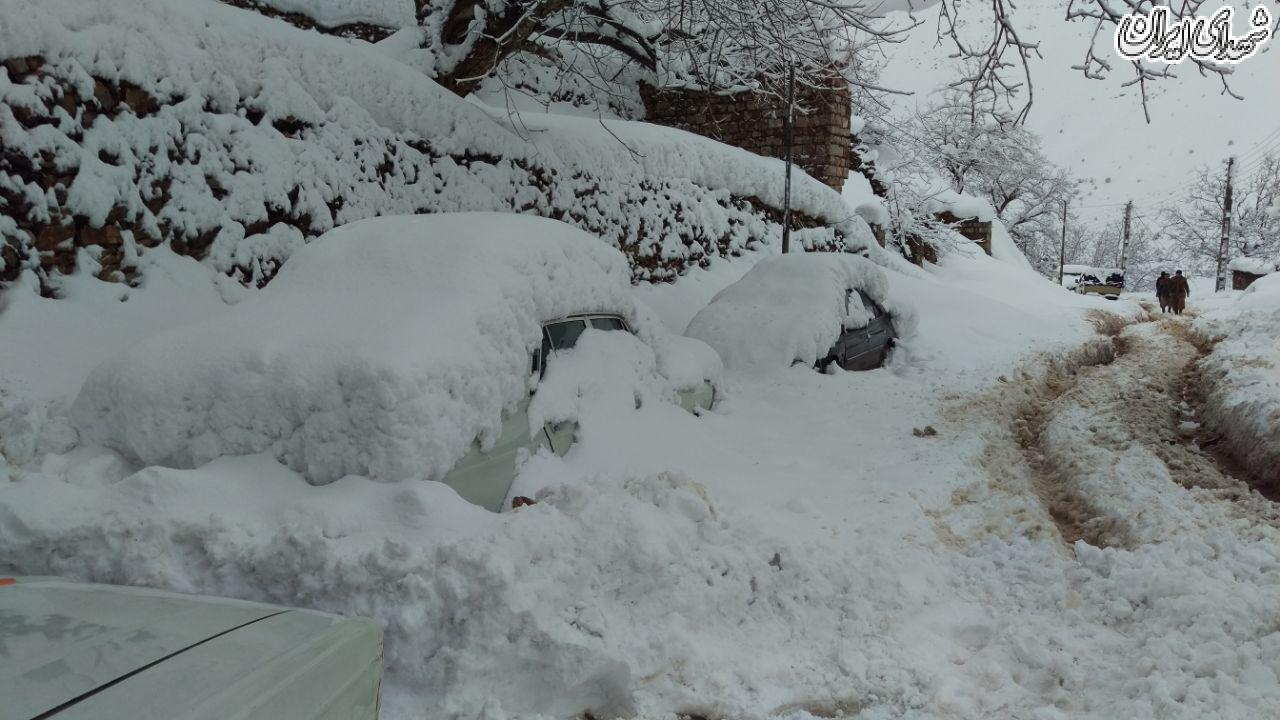 محصور شدن یک روستای مرزی در برف + عکس