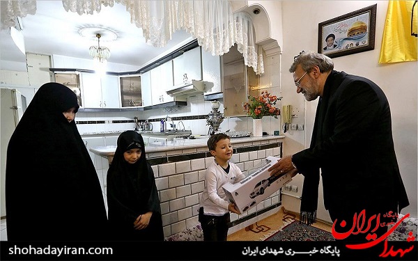 عکس/دیدار دکتر لاریجانی با خانواده روحانی شهید هاشمی نژاد