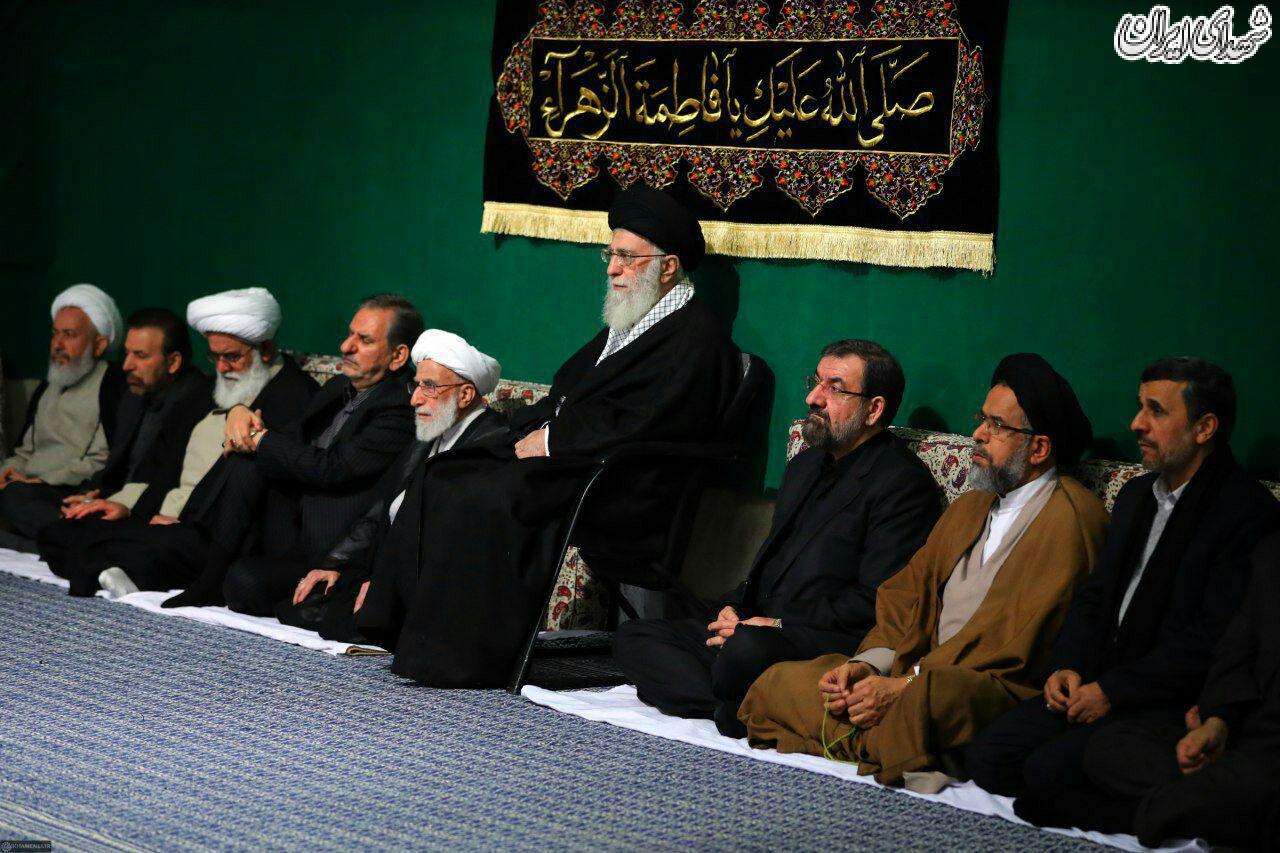 احمدی نژاد در عزاداری بیت رهبر انقلاب+عکس
