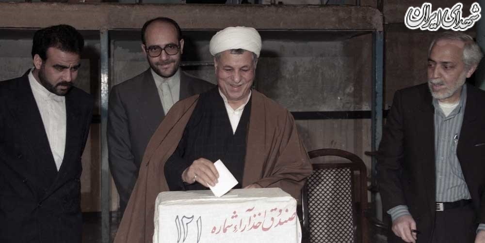 رهبر انقلاب و مرحوم هاشمی پای صندوق+عکس