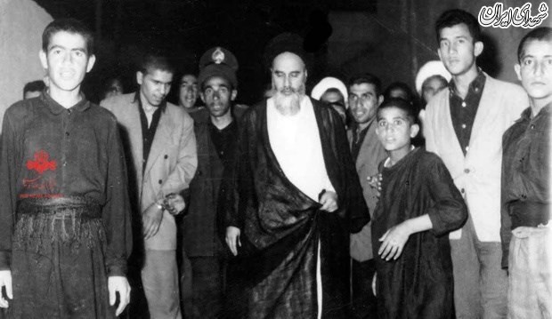 امام خمینی(ره) در یک دسته عزاداری +عکس