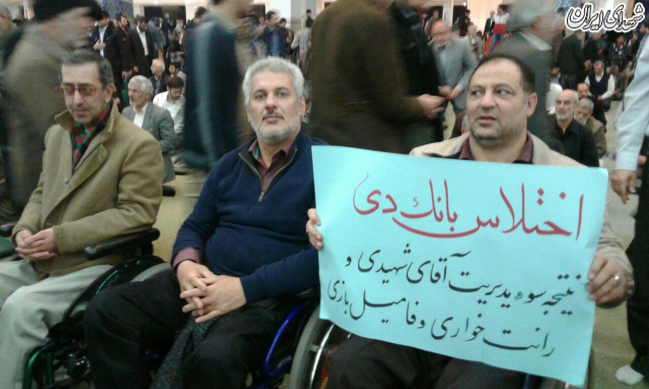 اعتراض جانبازان به بنیاد شهد در نماز جمعه تهران + عکس