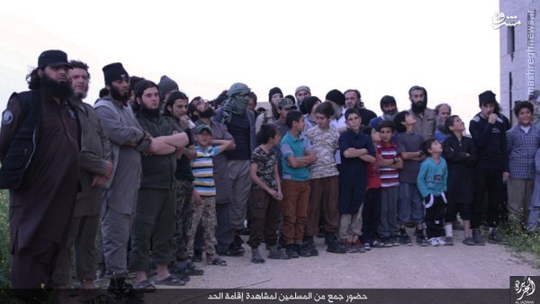 اعدام فجیع جوان عراقی بدست داعش+عکس