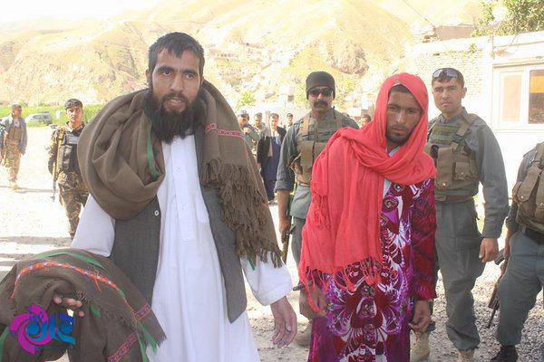 بازداشت دو مقام طالبان با لباس زنانه