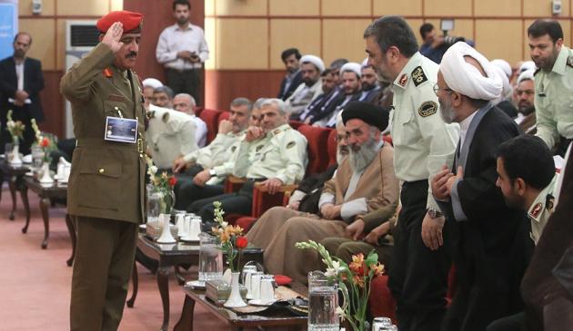 احترام فرمانده عمانی به سردار اشتری+عکس