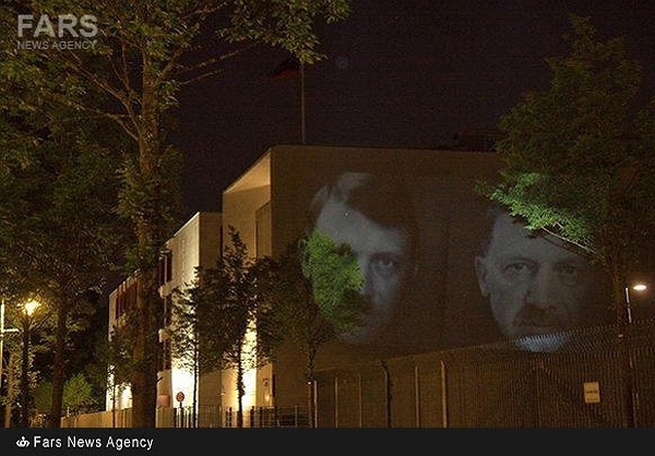 هیتلر و اردوغان بر دیوار سفارت ترکیه + عکس