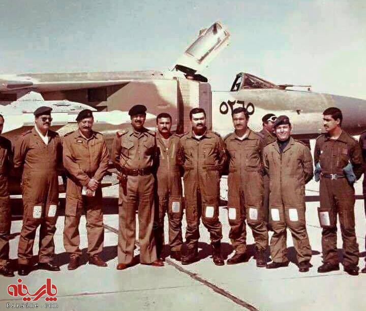 عکس یادگاری صدام حسین با خلبانان عراقی