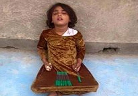 تصویری دردناک از دختربچه دستفروش یمنی +عکس