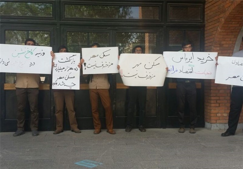 استقبال متفاوت دانشجویان دانشگاه شریف از وزیر مسکن+ تصاویر
