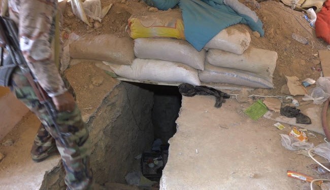 وسایل جامانده از داعشی‌ها در یک تونل +عکس