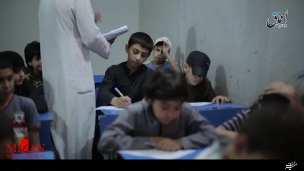 شروع فصل امتحانات در مدارس داعش + عکس