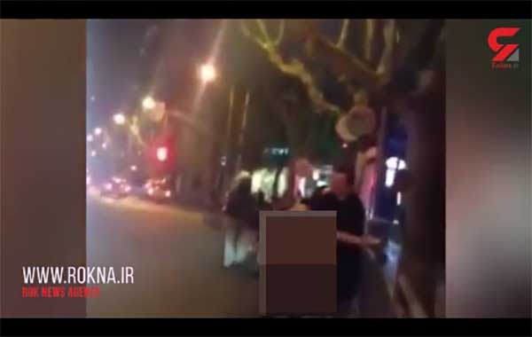 زن هرزه و مست خود را در خیابان برهنه کرد!