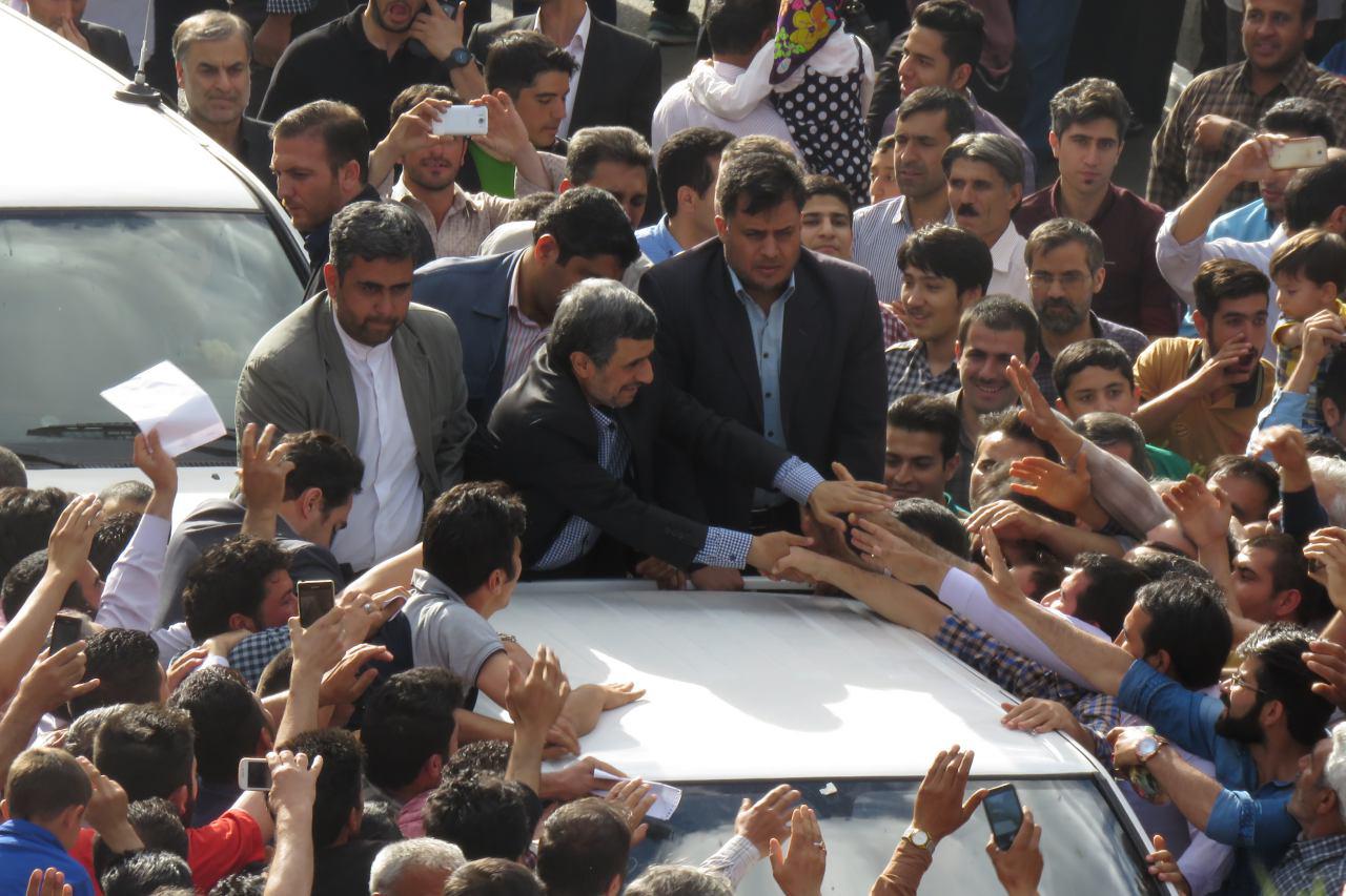 روایت المانیتور از افزایش محبوبیت احمدی‌نژاد
