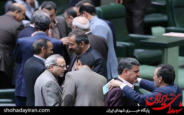 عکس/ حاشیه های جلسه امروز مجلس